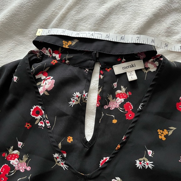 Meraki floral v neck woman’s blouse with choker. 3/4 length bell sleeves size L - Picture 6 of 11
